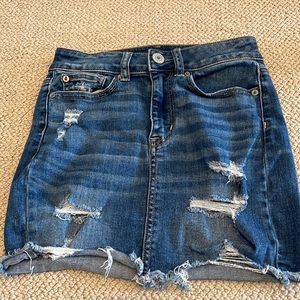 American Eagle distressed jean skirt 00